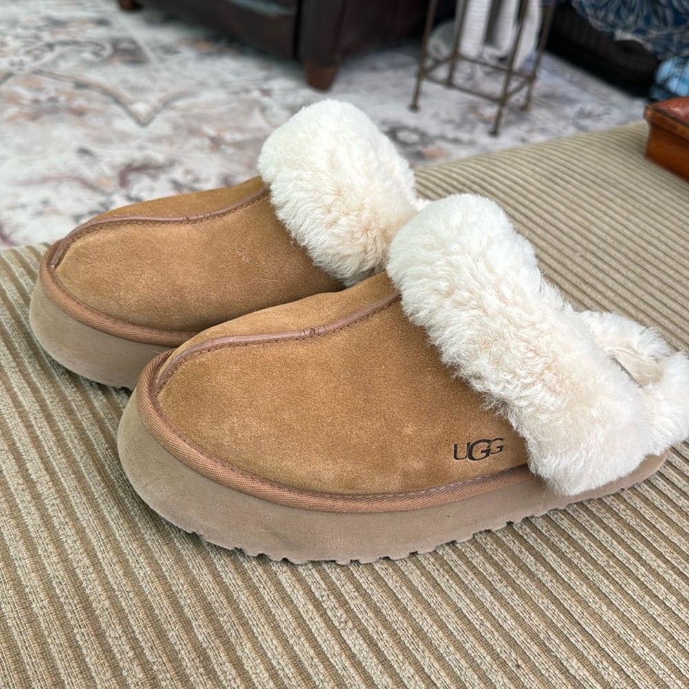 UGG disquette slippers size 9